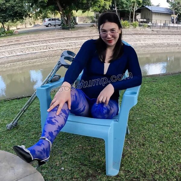 Angela blue dress pantyhose & heel