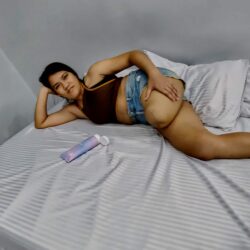 Alyza lotioning stump 4k