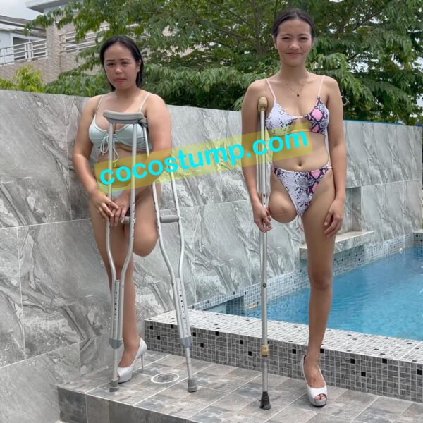 Cathy & Marie heels & bikinis