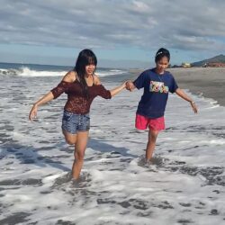 Kisha & Shantal beach hopping