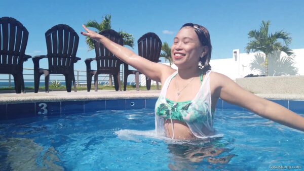 Bella Pool & under water