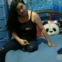 jewel cutting jeans 720p