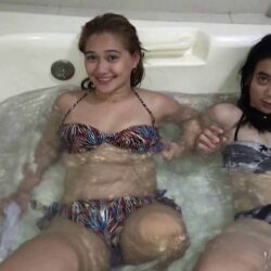 Kiara & Andrea bath 4k