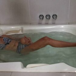 Janin taking a bath 4k