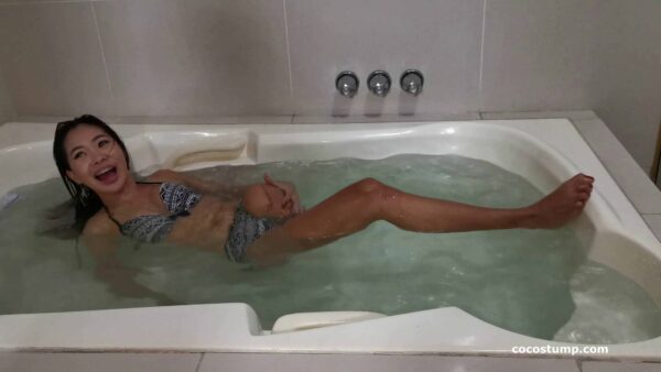 Janin taking a bath 4k