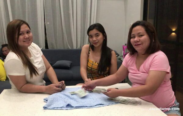 Jewel & Mia & Andrea play cards