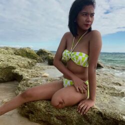 Maxene on the rocks