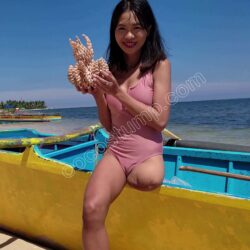 Janin Cocos beach crutching 4k