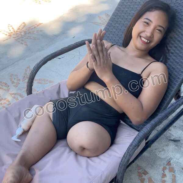Jackie sunbathing 4k