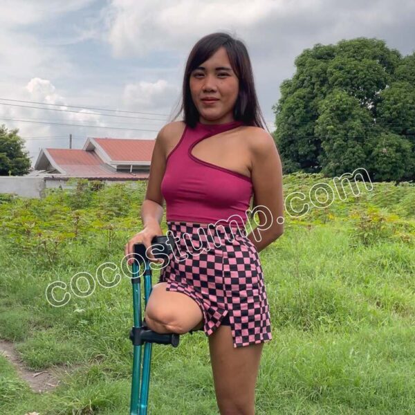 Kisha crutching outside