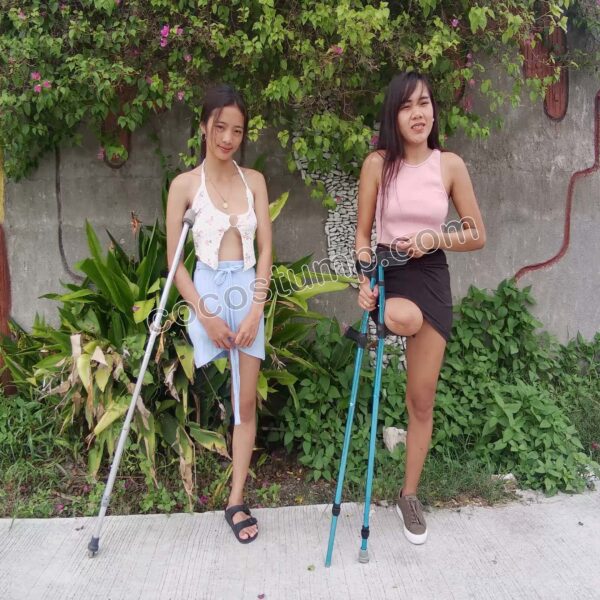 Cathy & Kisha outdoor crutching 4k