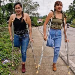 Flora & Kisha outside crutching fold up 4k