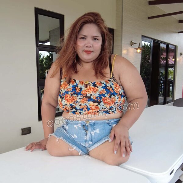 Sharmaine on the table 4k