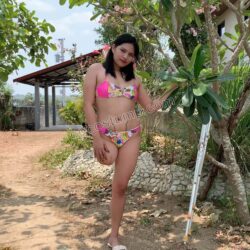 Lianne bikini crutching 4k