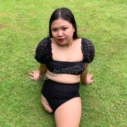 Coleen garden black crutches 4k
