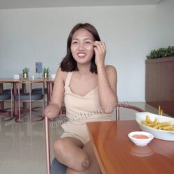 Xialyn eating fries 4k