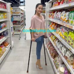 Aioli shopping with fold up pants OV