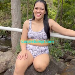 Alyza bikini hopping OV